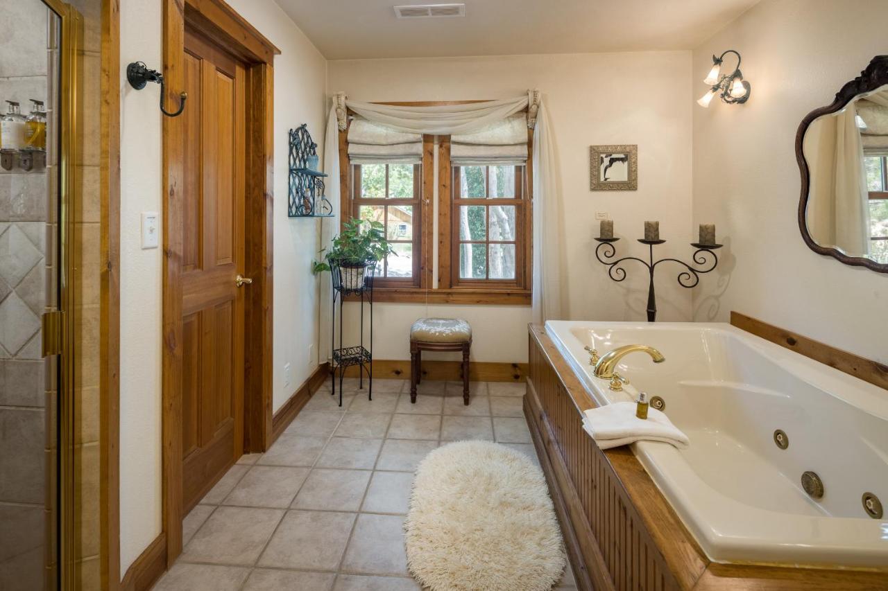 Queen Room Spa Bath
