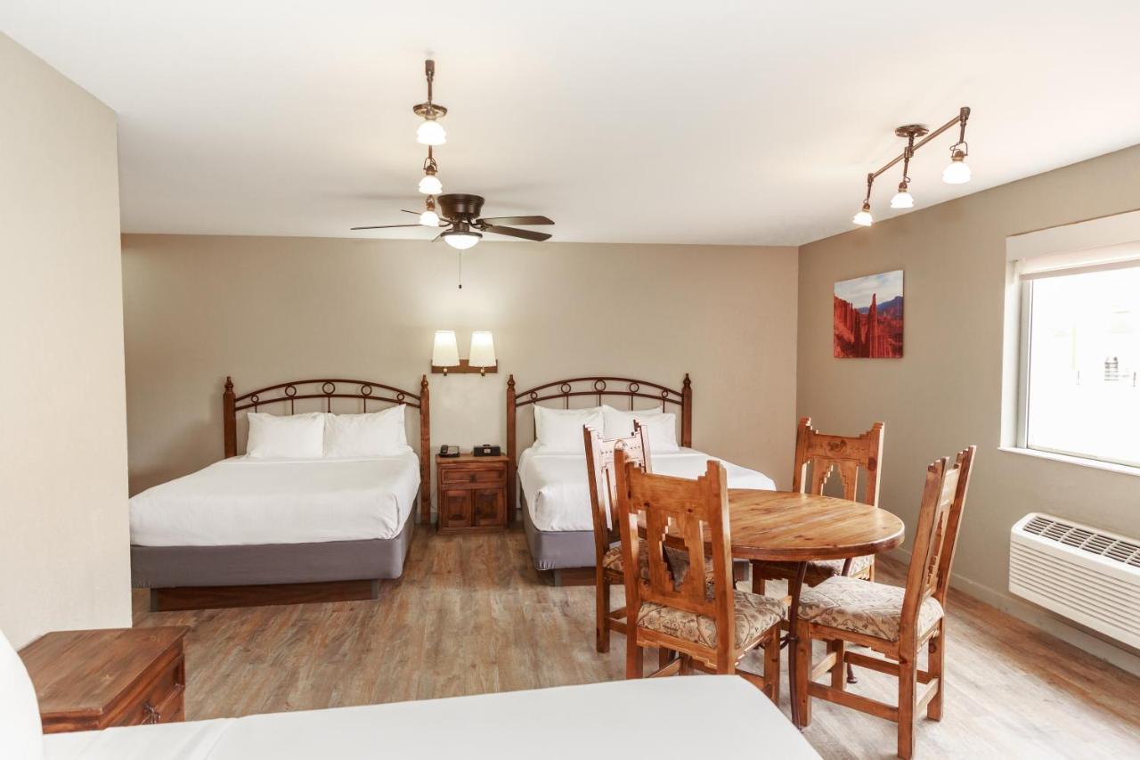 Queen Room Three Queen Beds