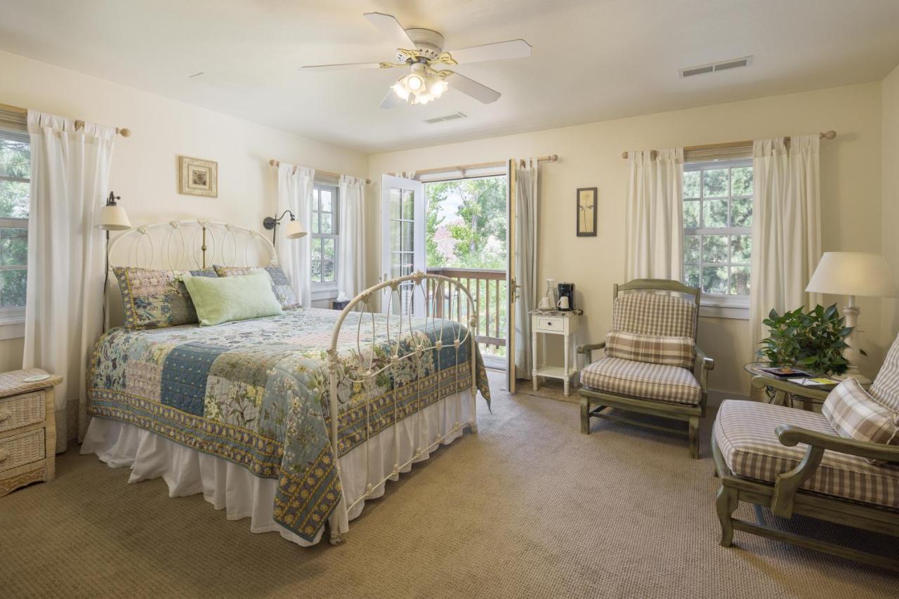 Queen Room Garden View