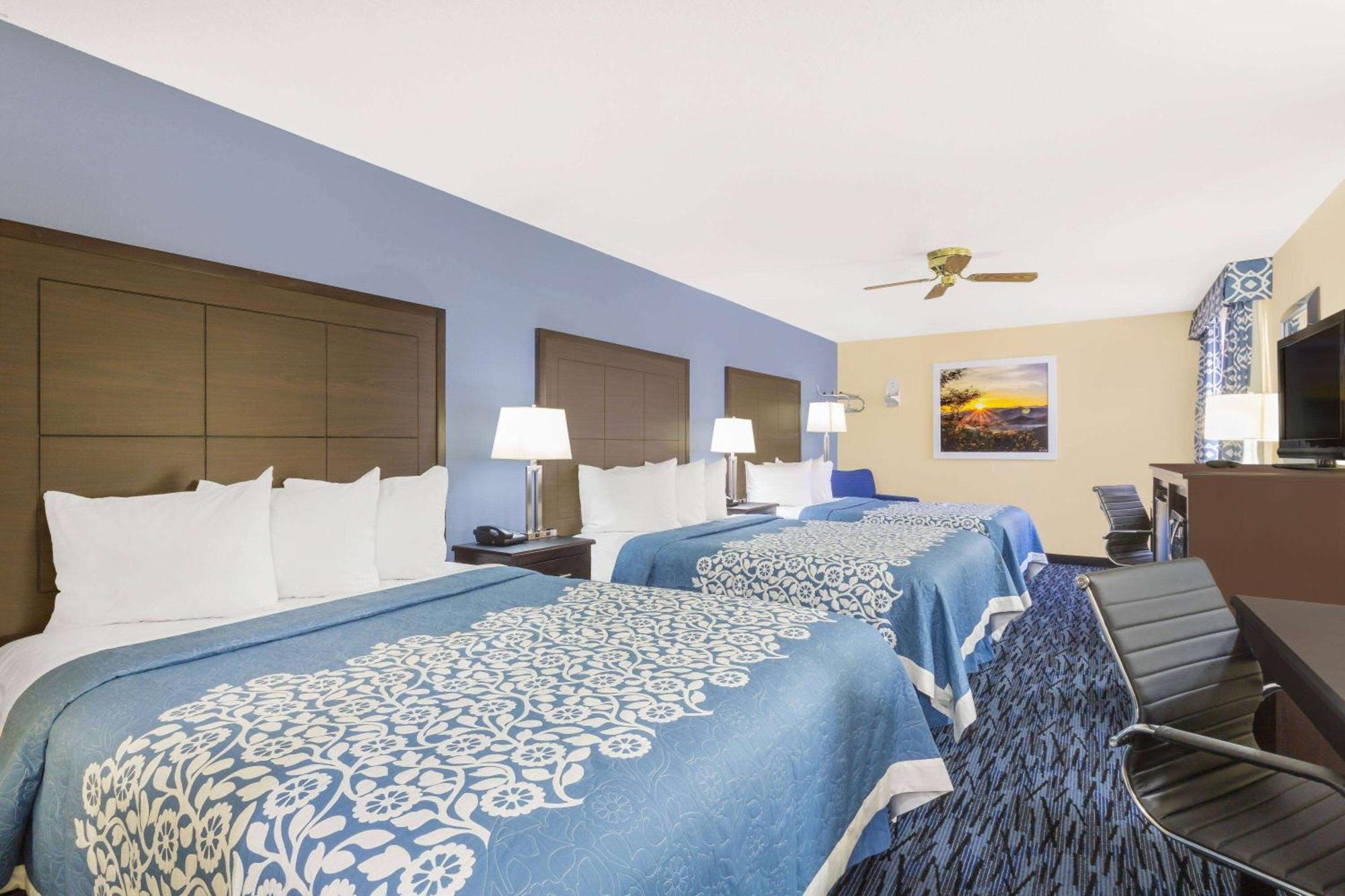 Queen Room Two Queen Beds Non-Smoking
