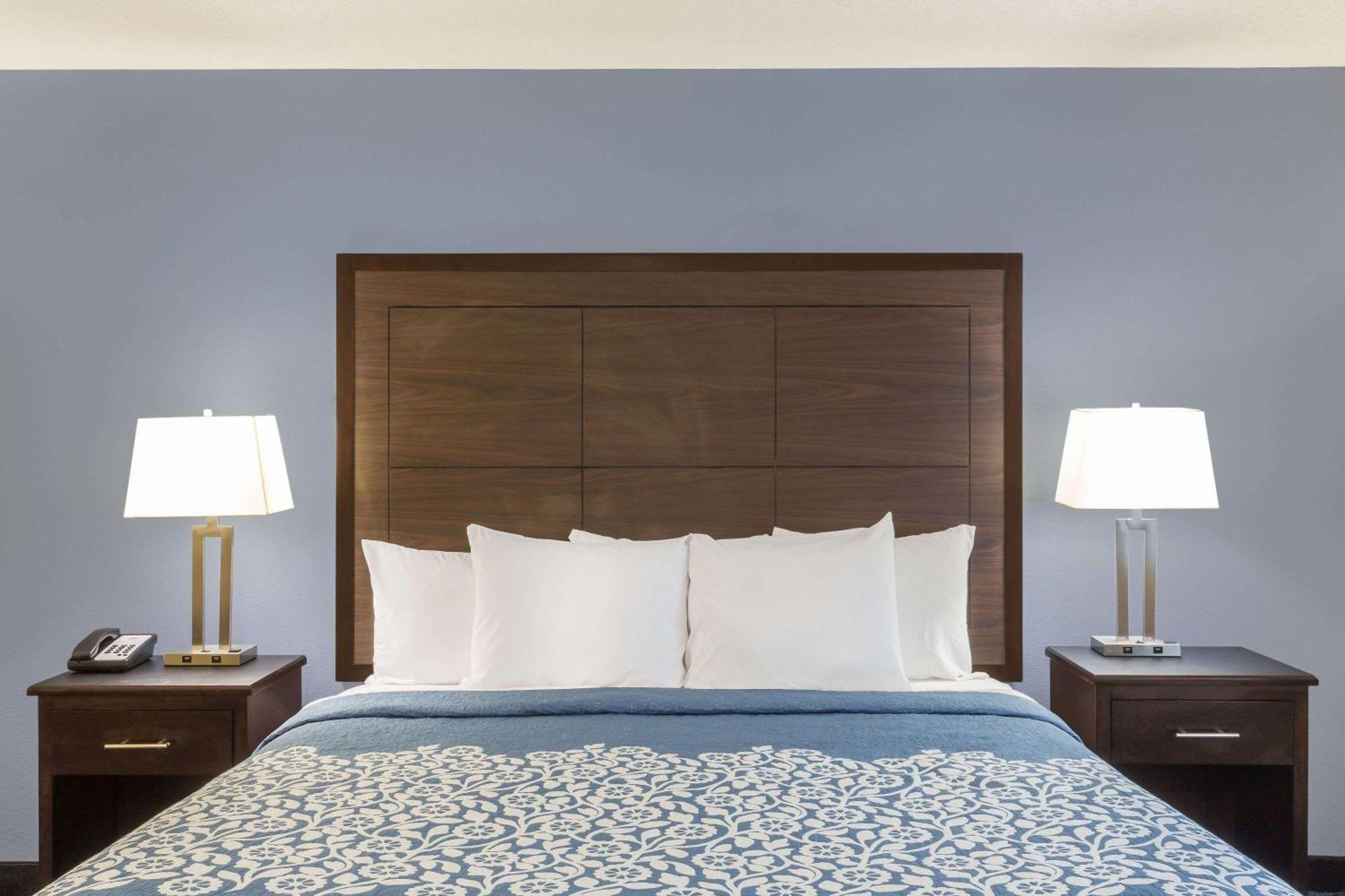 Queen Room Two Queen Beds Non-Smoking