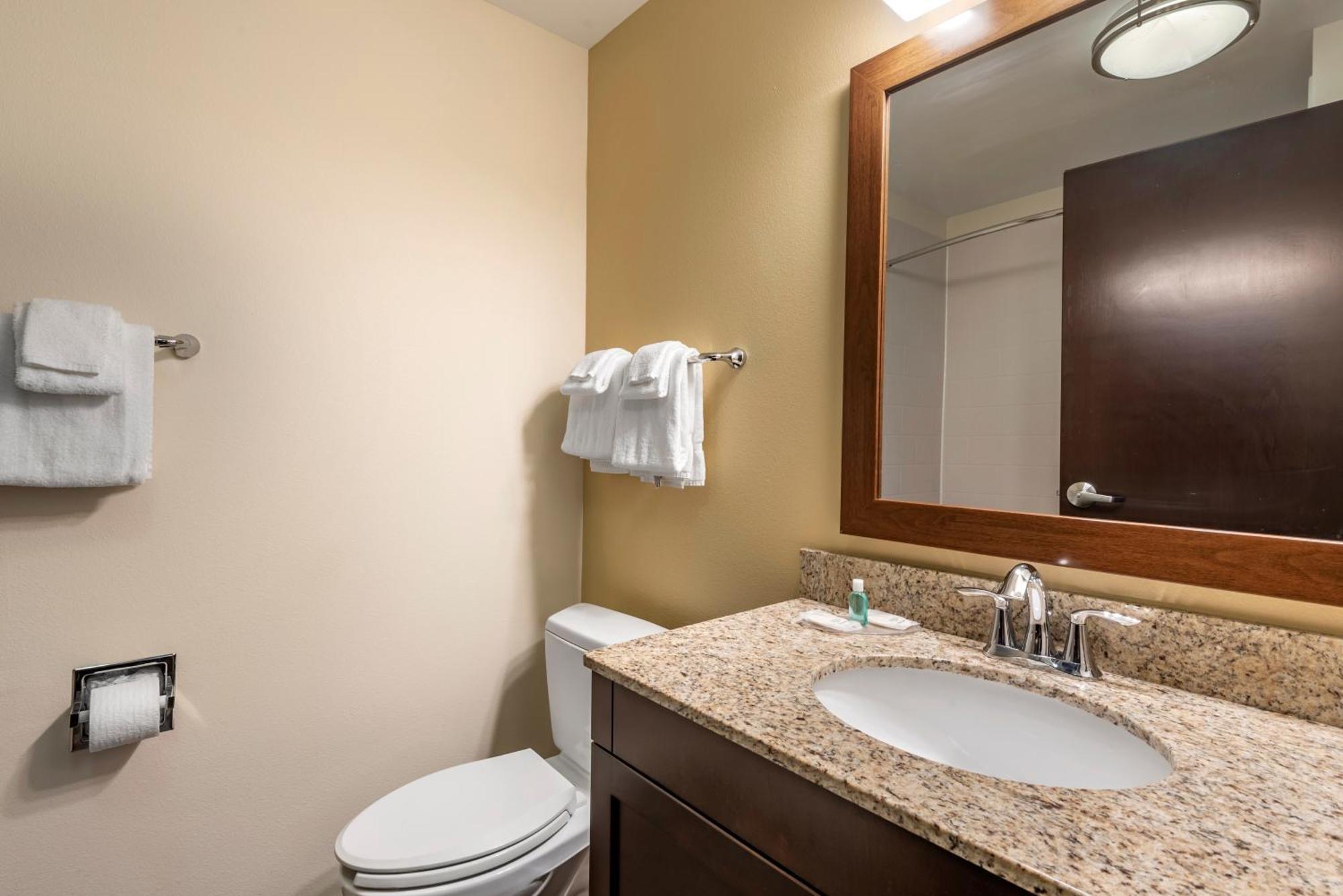 Efficiency King Suite - Non-Smoking/Upper Floor