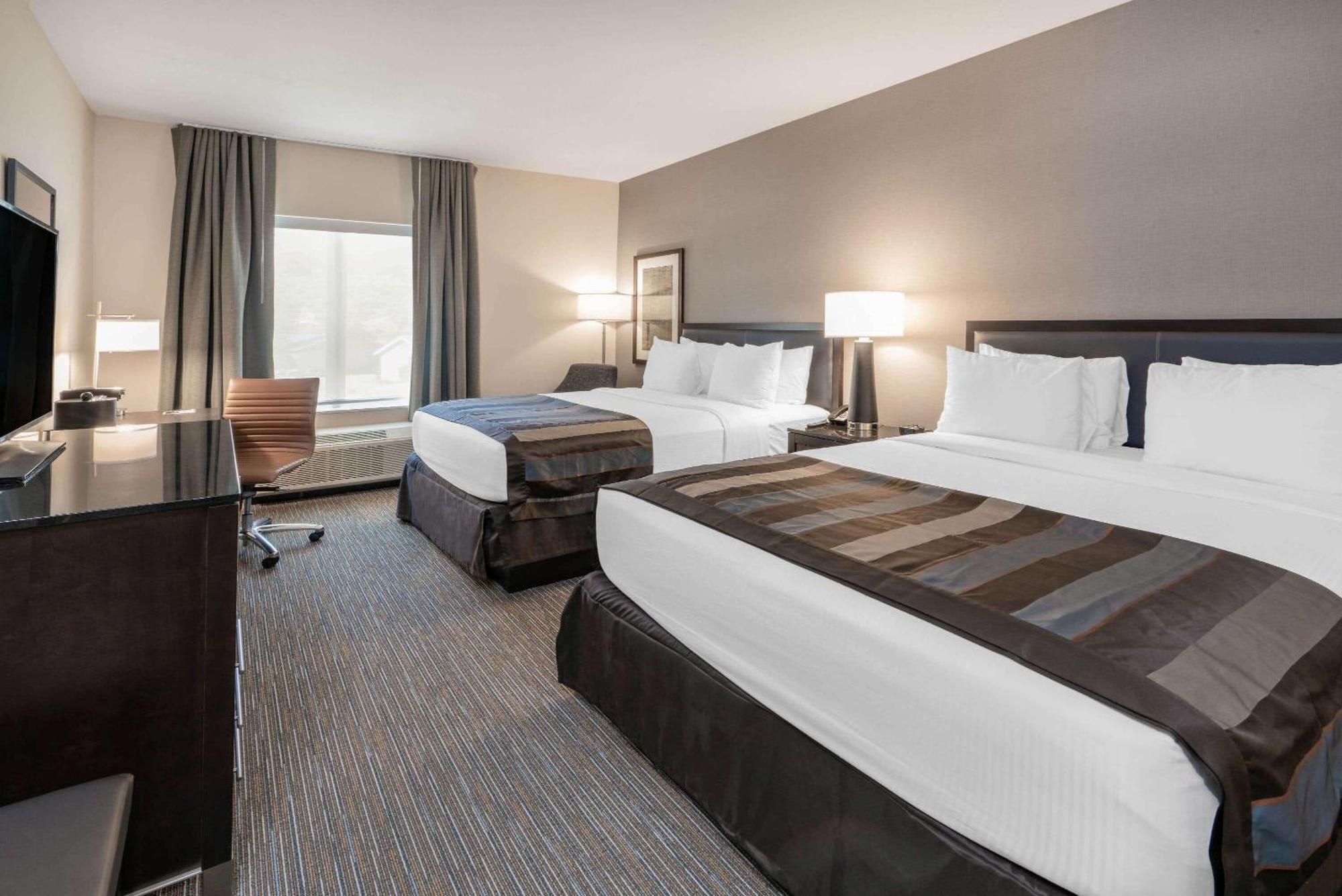 Deluxe Queen Room with Two Queen Beds - Non-Smoking