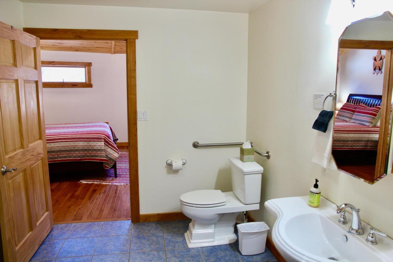 Deluxe Double Room Shower