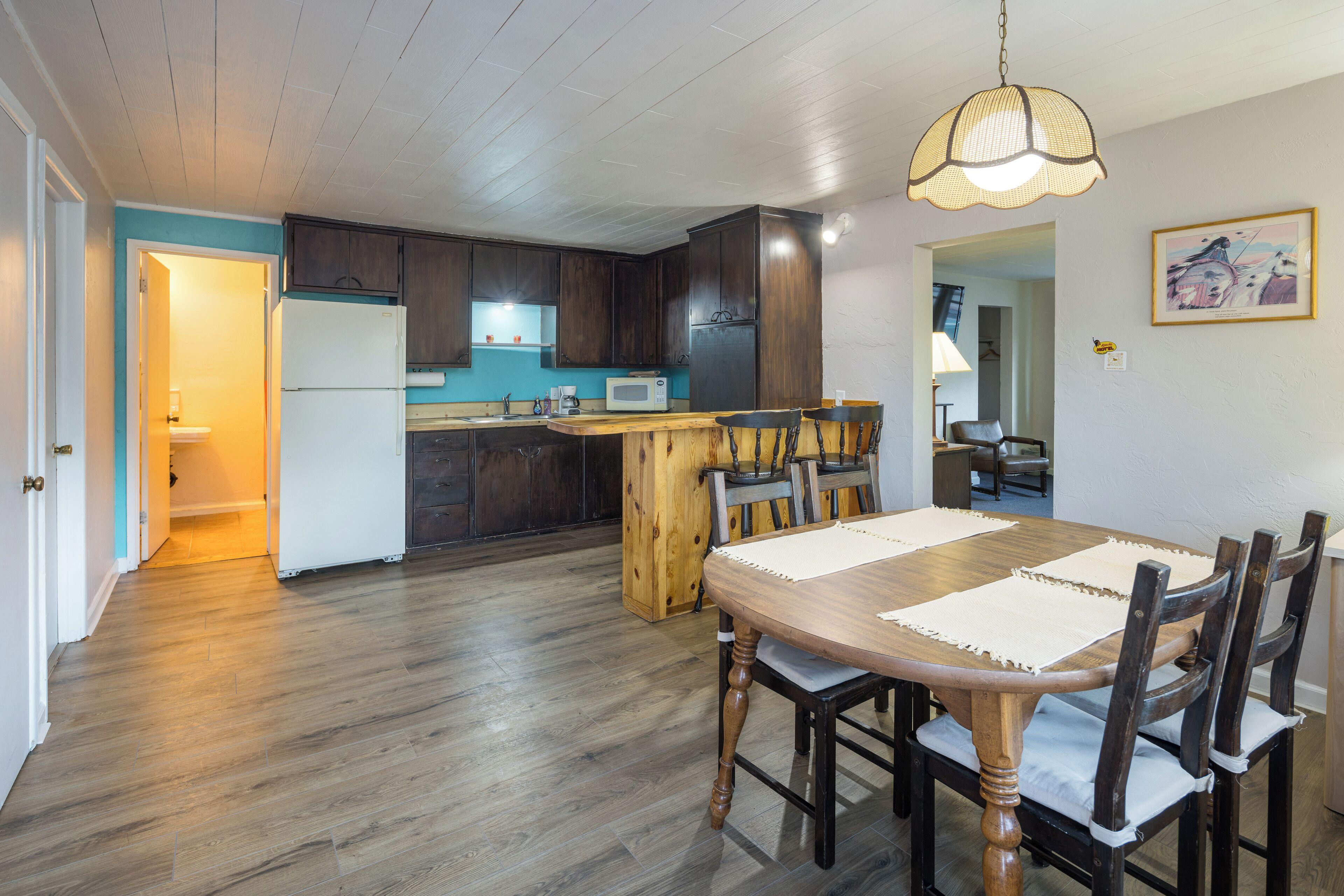 Deluxe Queen Suite