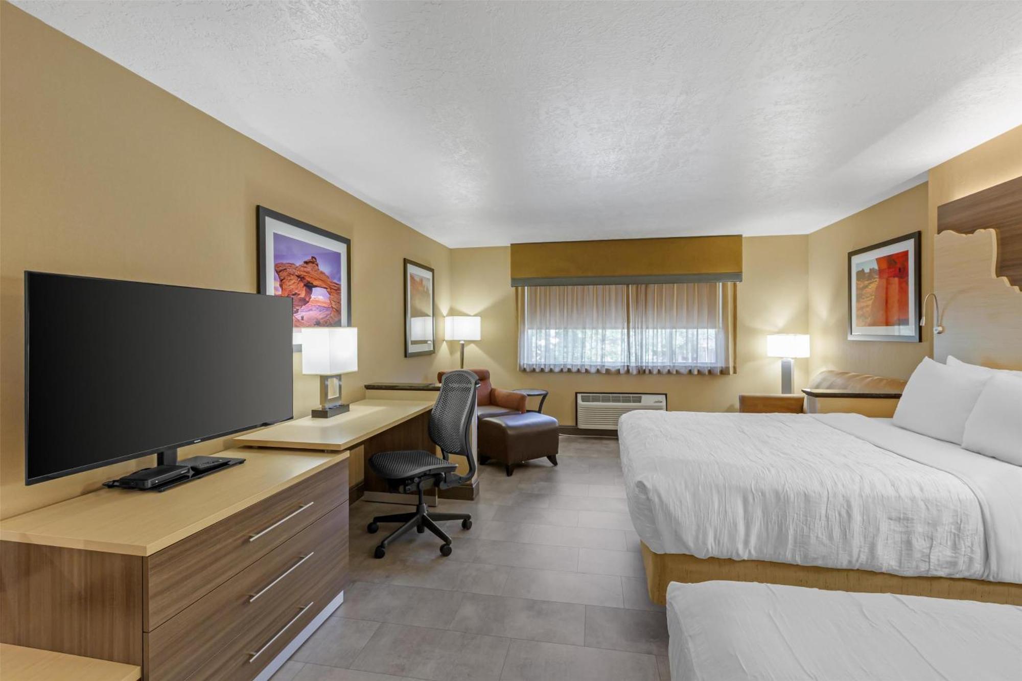 Queen Suite Two Queen Beds Sofa Bed Non-Smoking