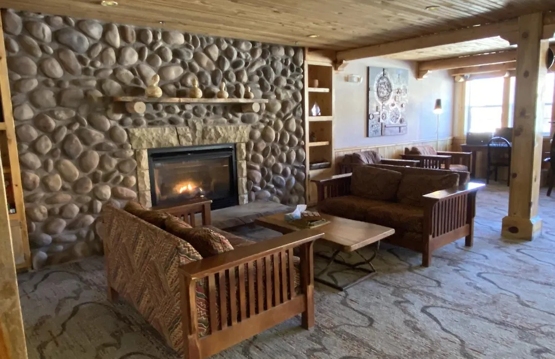 River Canyon Lodge-1
