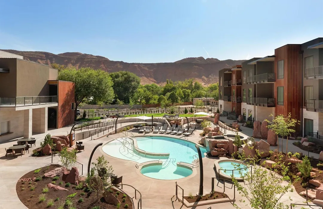 Hoodoo Moab, Curio Collection By Hilton-1