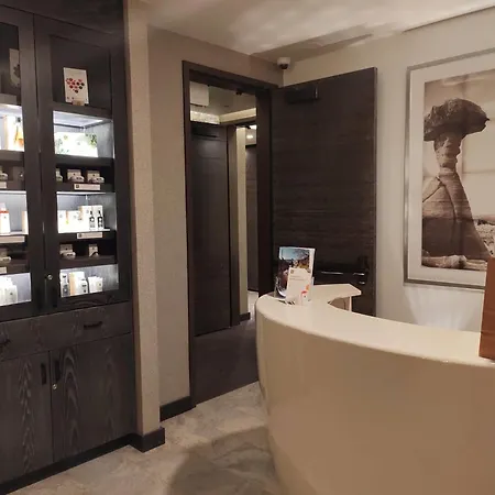 Hoodoo Moab, Curio Collection By Hilton-3